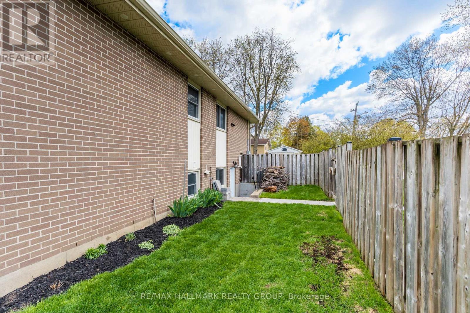 22 ELM AVENUE - 35