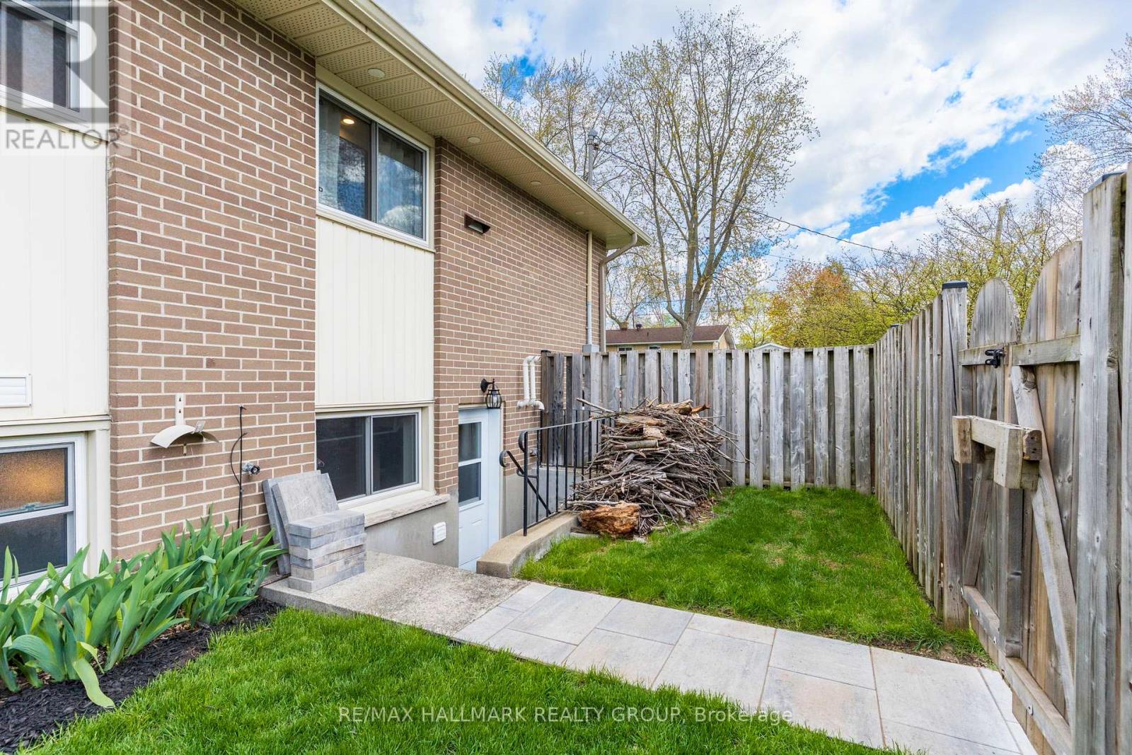 22 ELM AVENUE - 36