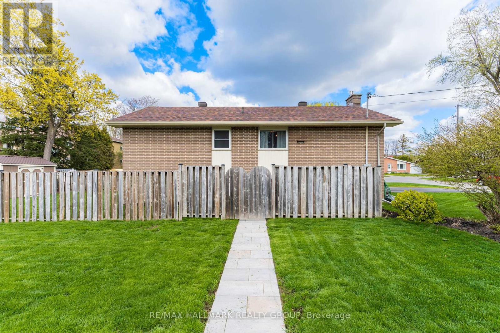 22 ELM AVENUE - 37