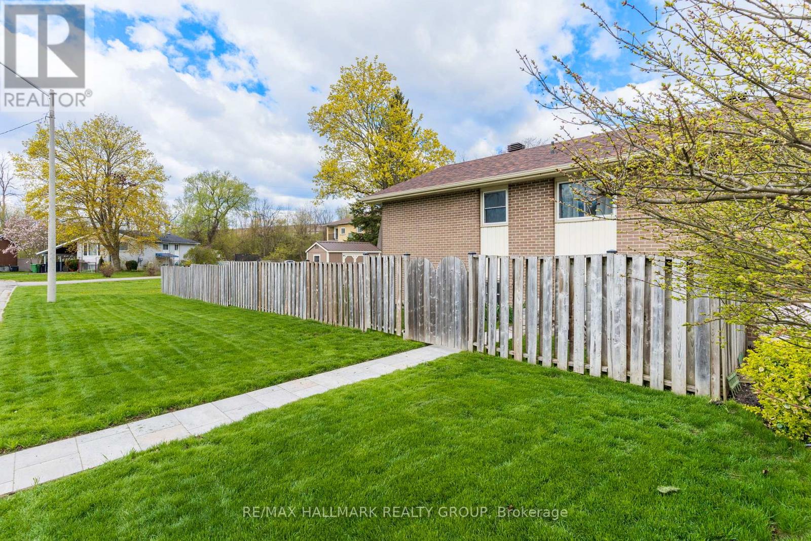 22 ELM AVENUE - 38