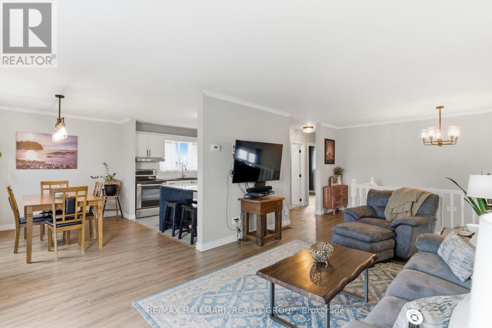 22 ELM AVENUE - 8