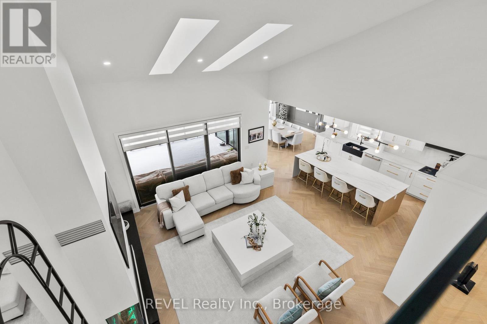 55 SWAN AVENUE - 25