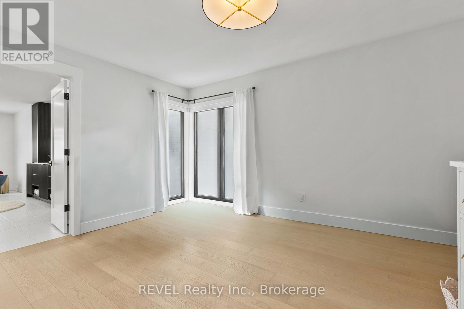55 SWAN AVENUE - 29