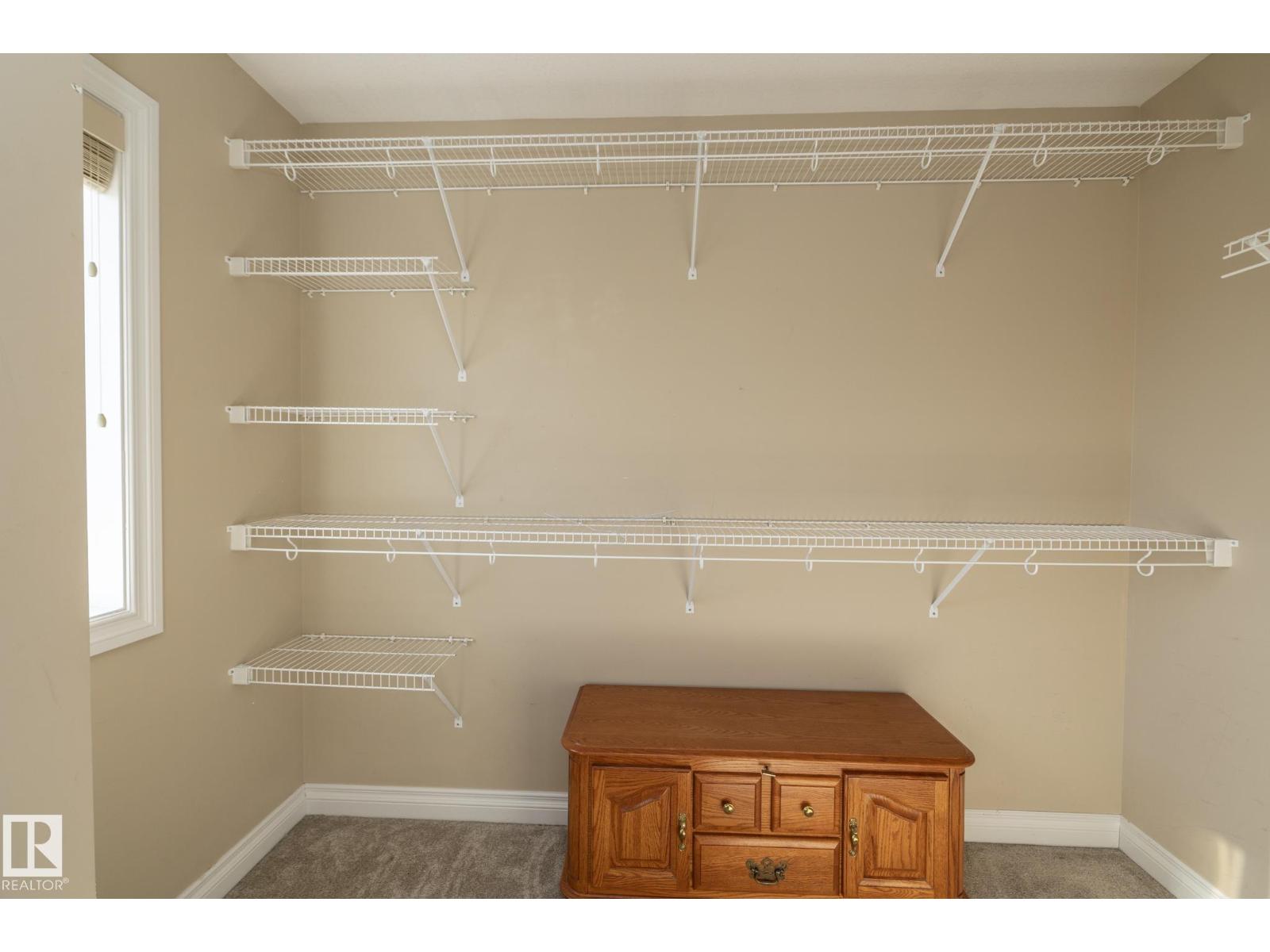 151 CALEDONIA DR, Leduc