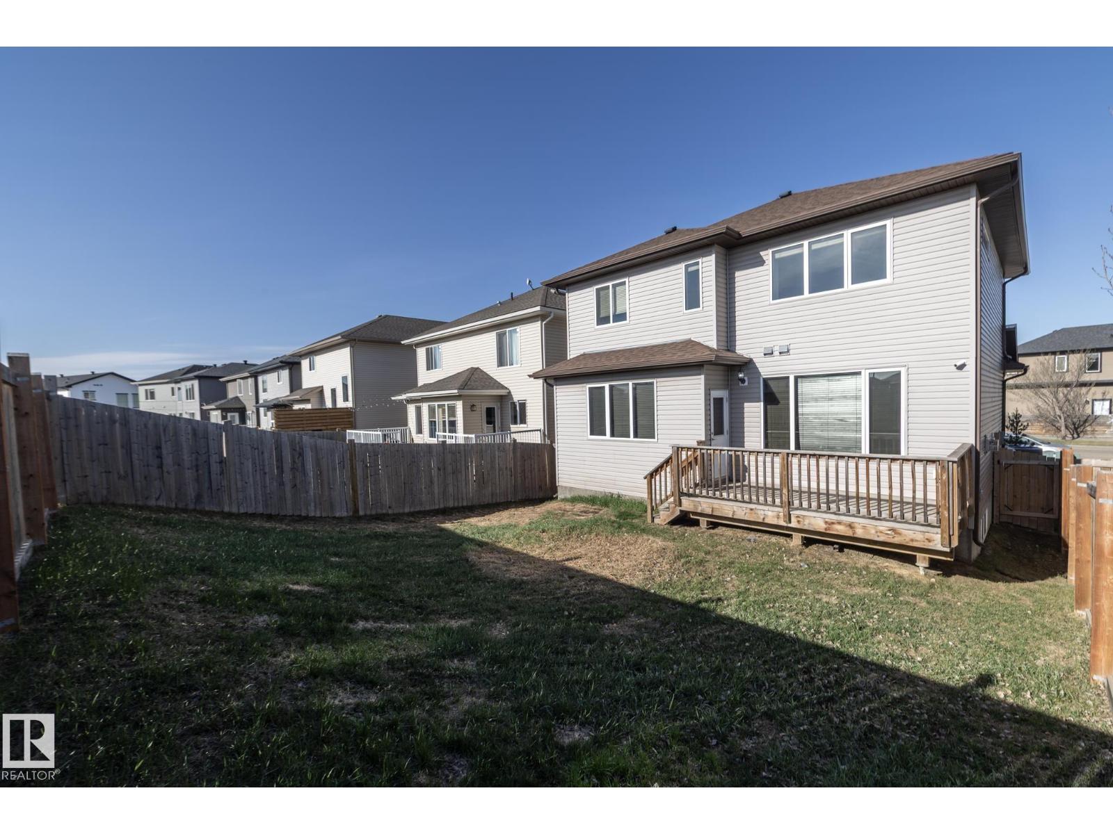 151 CALEDONIA DR, Leduc