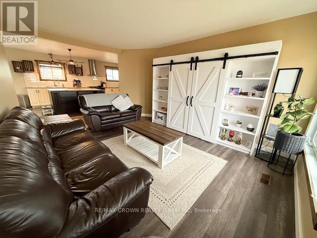 17 ERICKSON AVENUE - 23