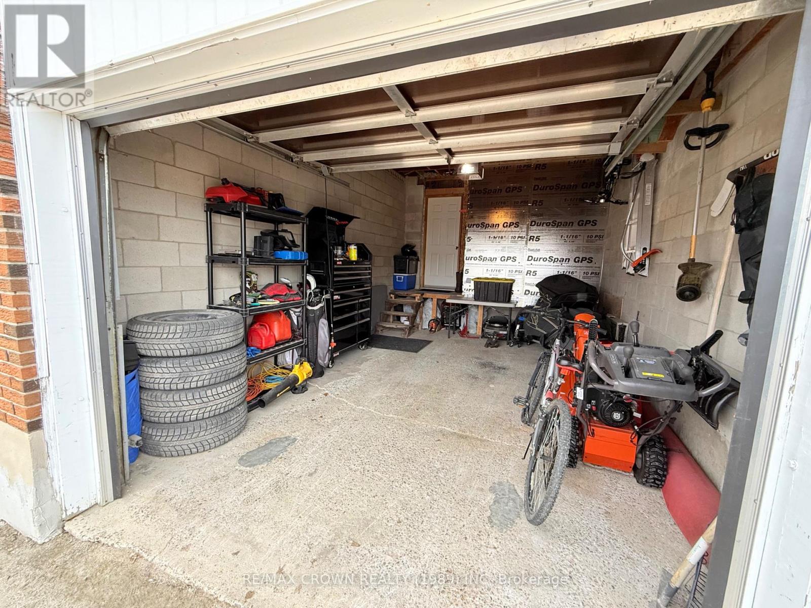 17 ERICKSON AVENUE - 44
