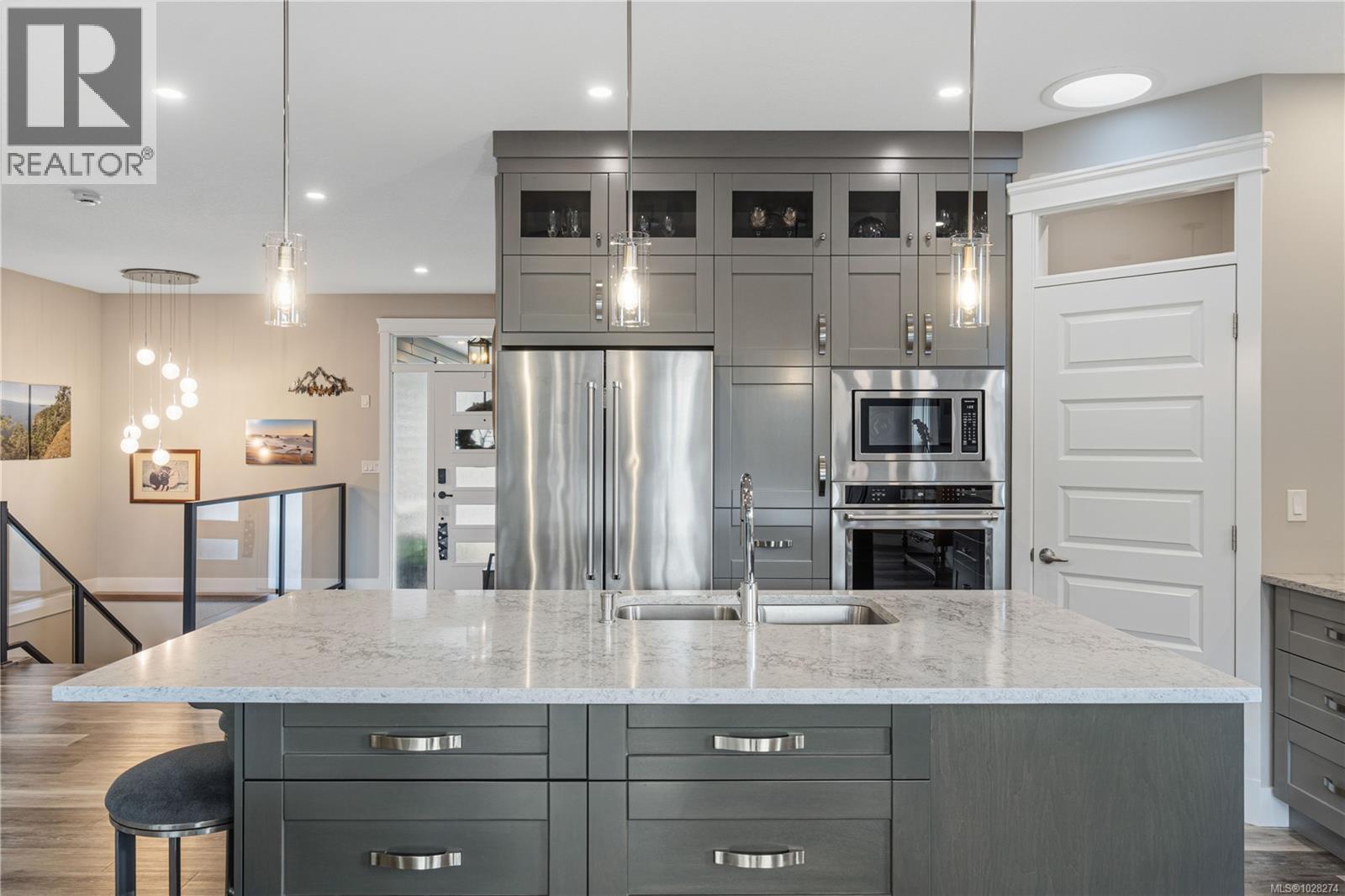 916 Hanington Rd - 10