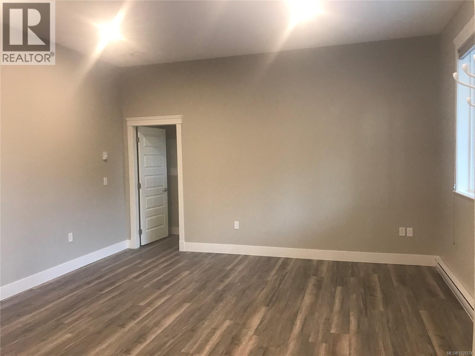 916 Hanington Rd - 69