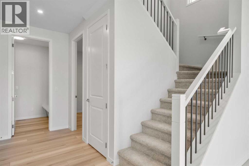 675 Buffaloberry Manor SE - 19