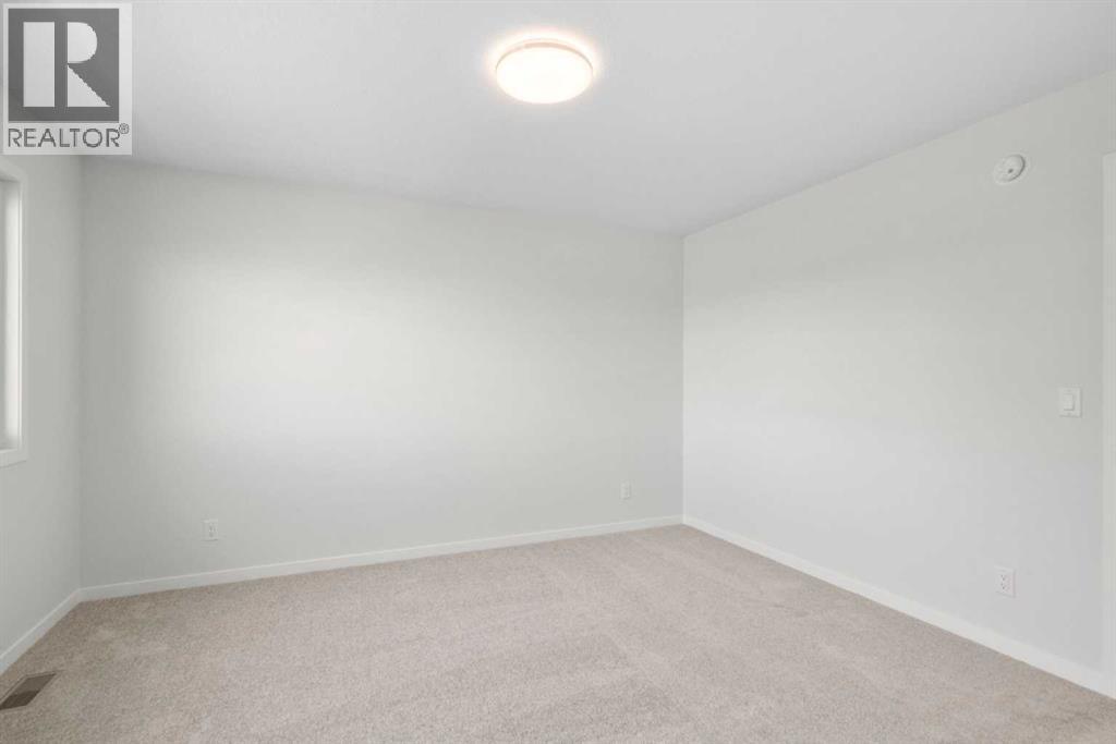 675 Buffaloberry Manor SE - 26