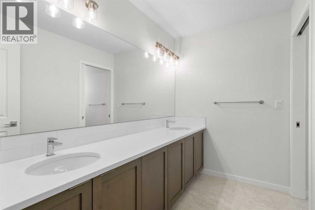 675 Buffaloberry Manor SE - 34