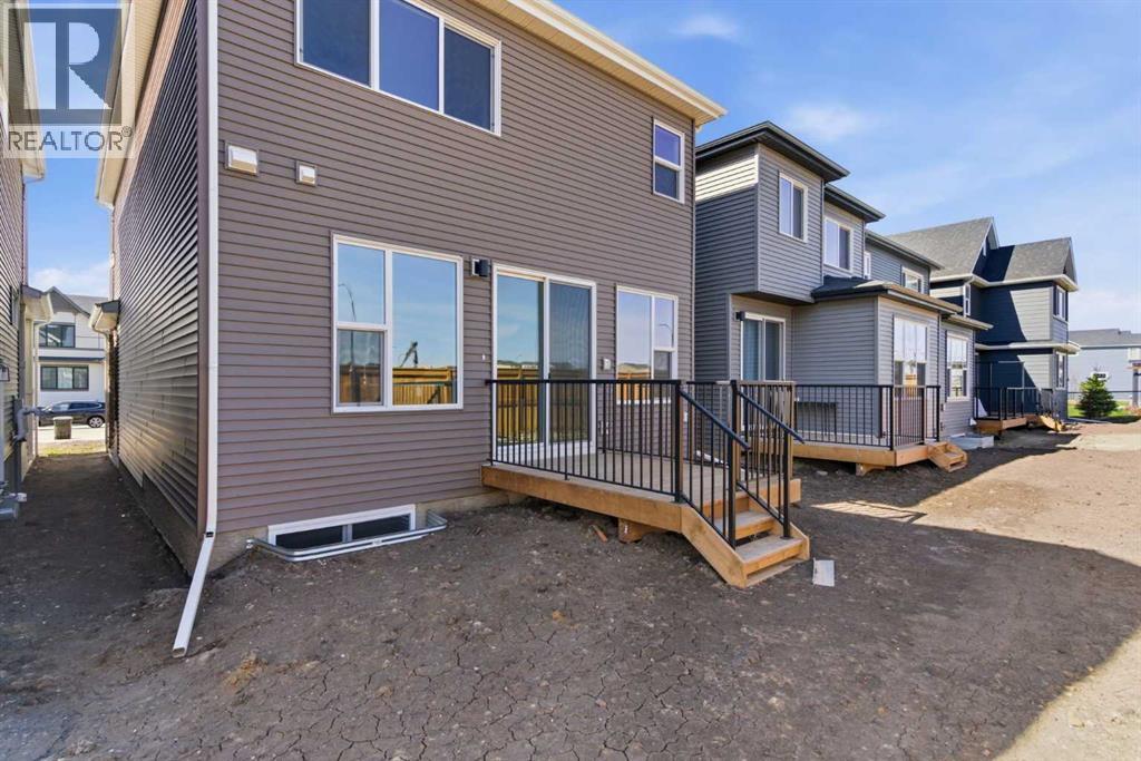 675 Buffaloberry Manor SE - 37