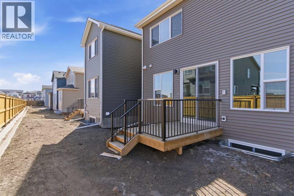675 Buffaloberry Manor SE - 38