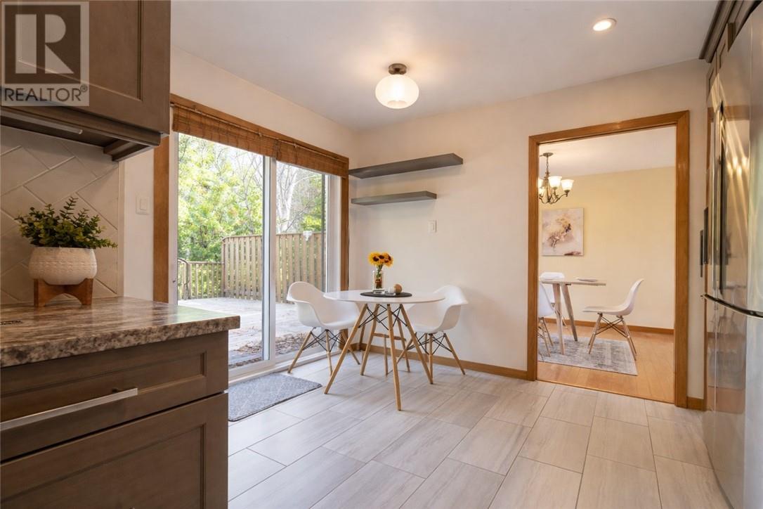2288 Muriel Crescent - 10