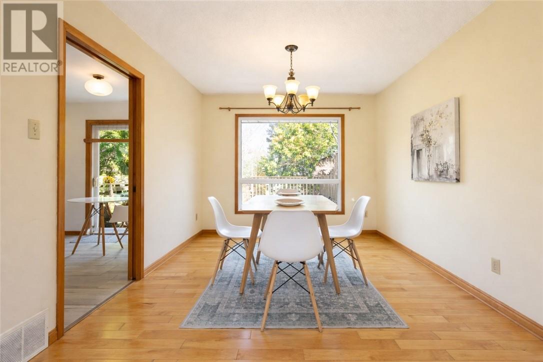 2288 Muriel Crescent - 8