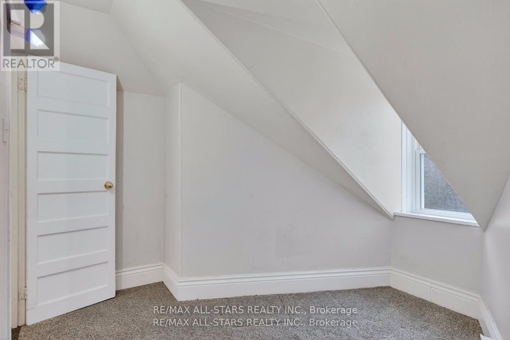36 CAROLINE STREET - 18