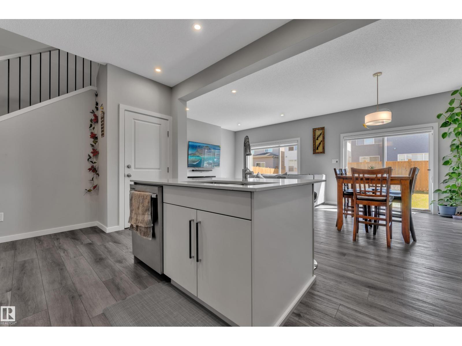 319 36 AV NW, Edmonton