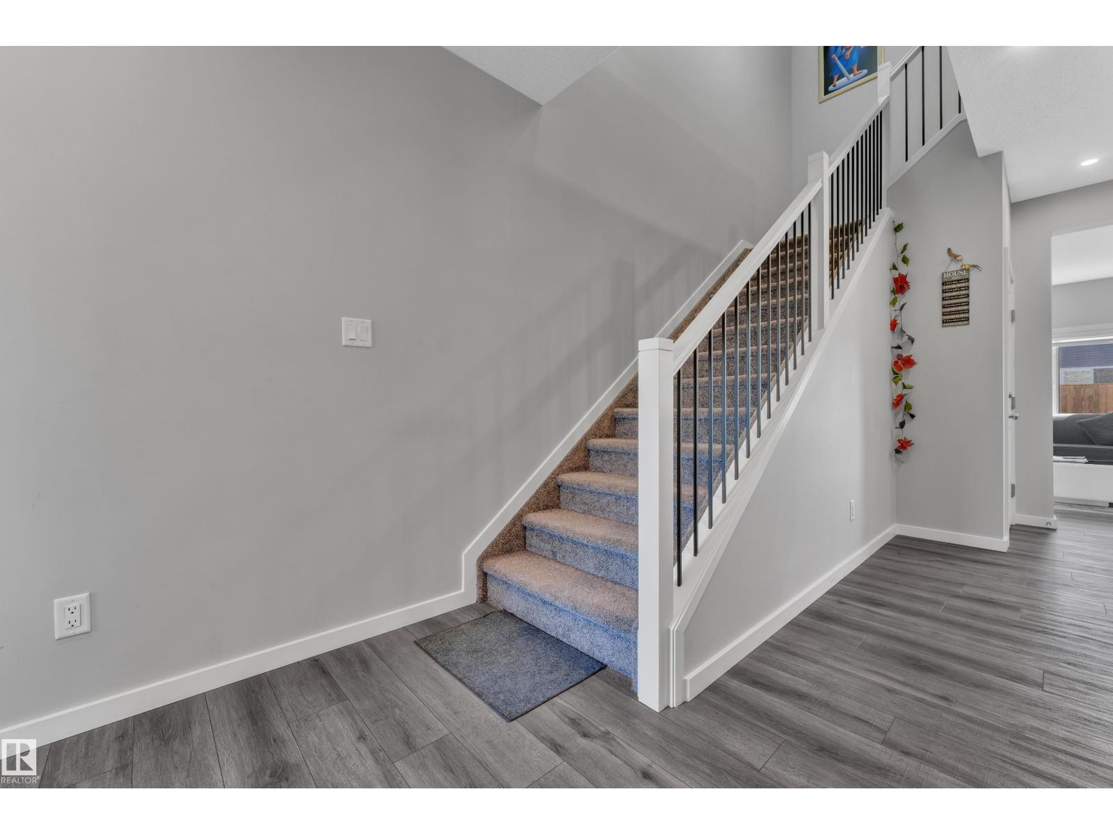 319 36 AV NW - 9