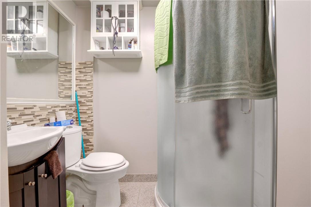 1071 Lorne Street - 11