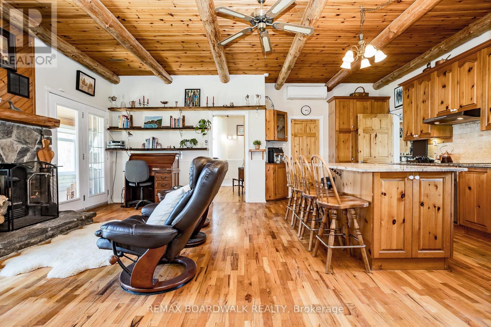 875 CORKTOWN ROAD - 14