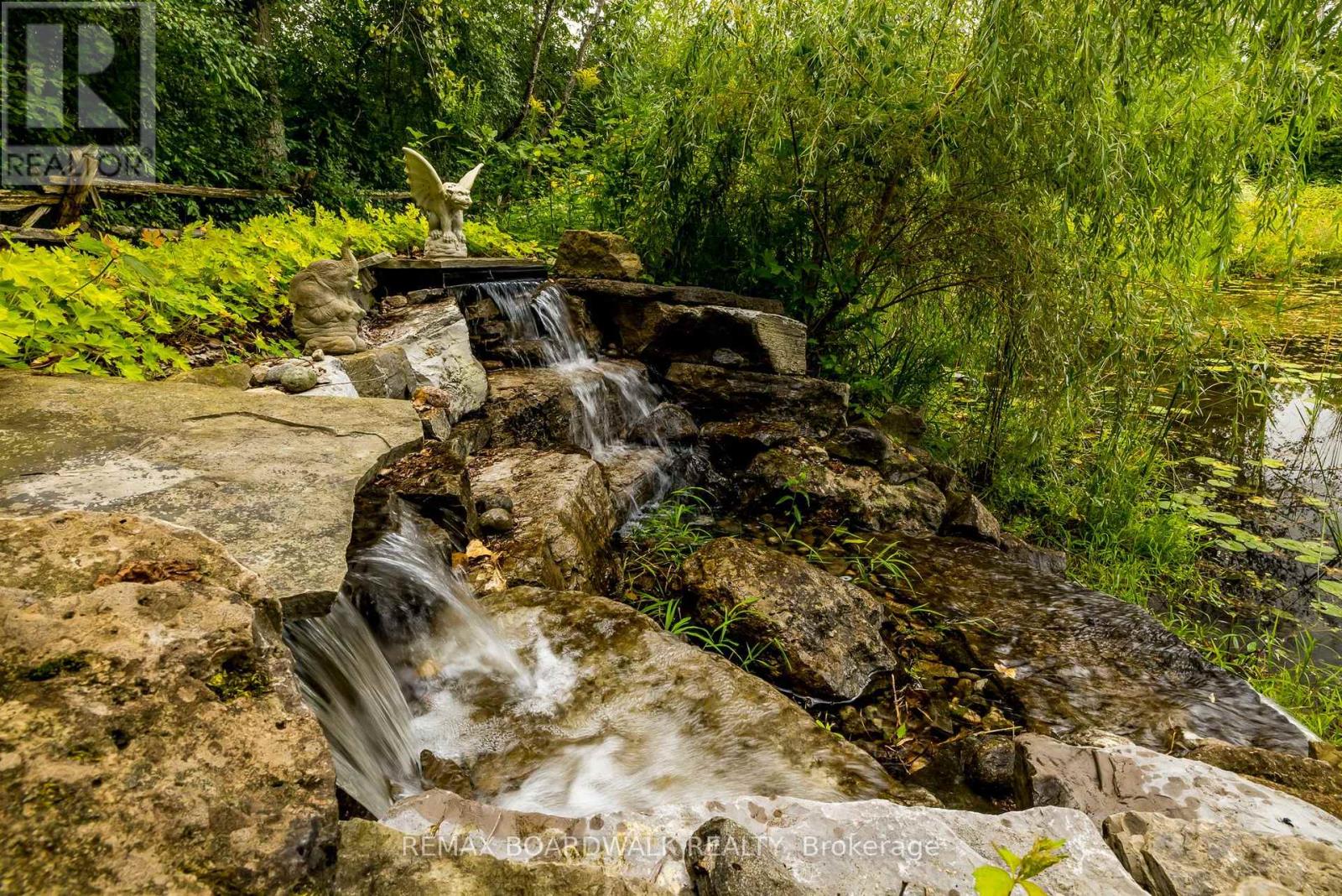 875 CORKTOWN ROAD - 40