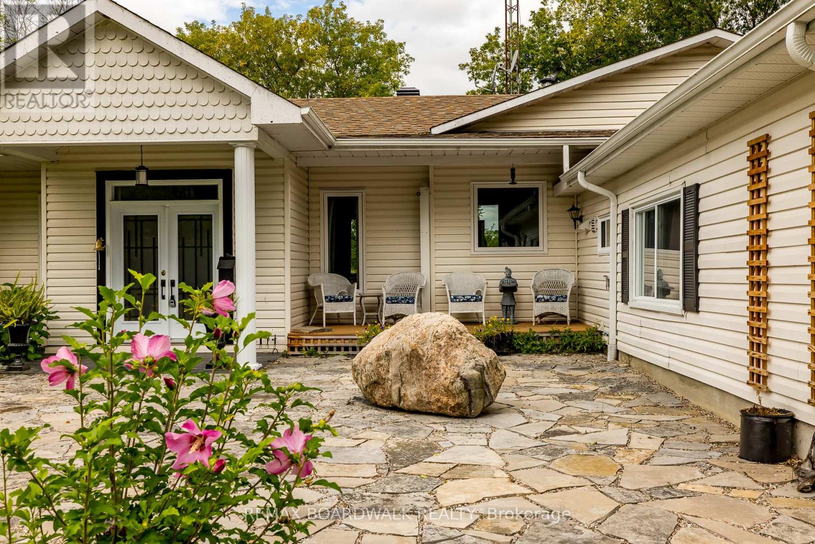 875 CORKTOWN ROAD - 9