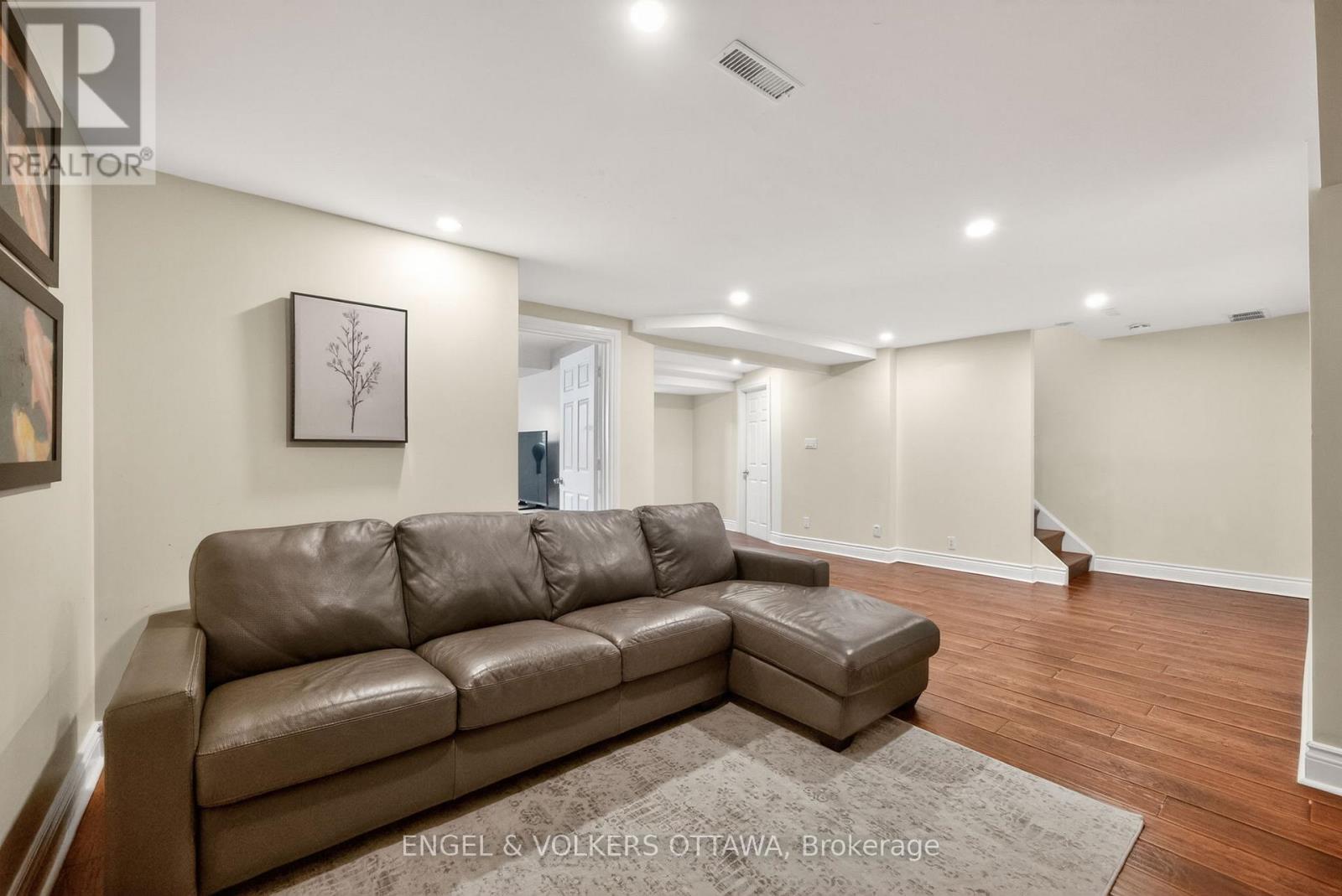 12 MANCIL DRIVE - 33