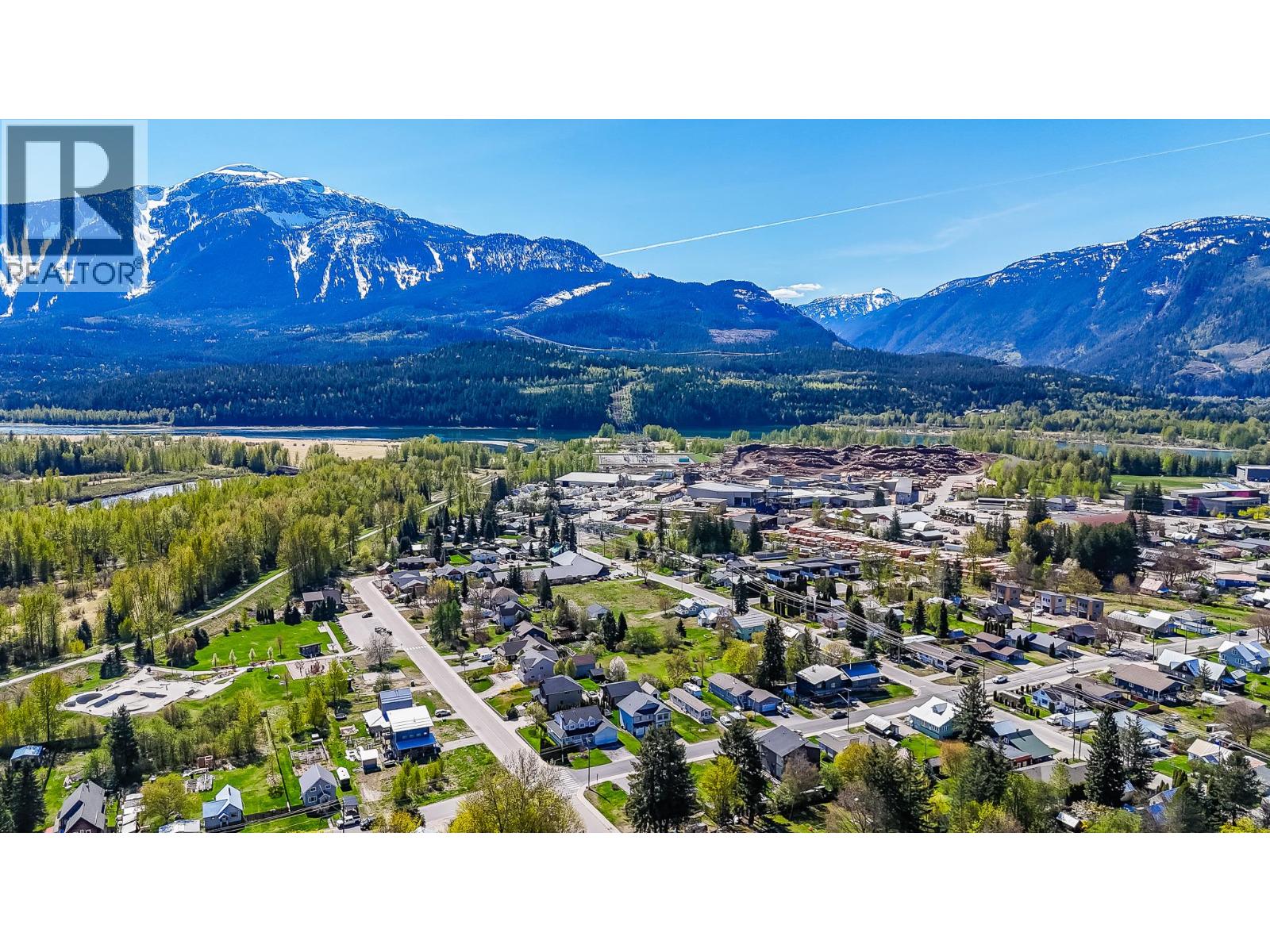813 Eighth Street E, Revelstoke