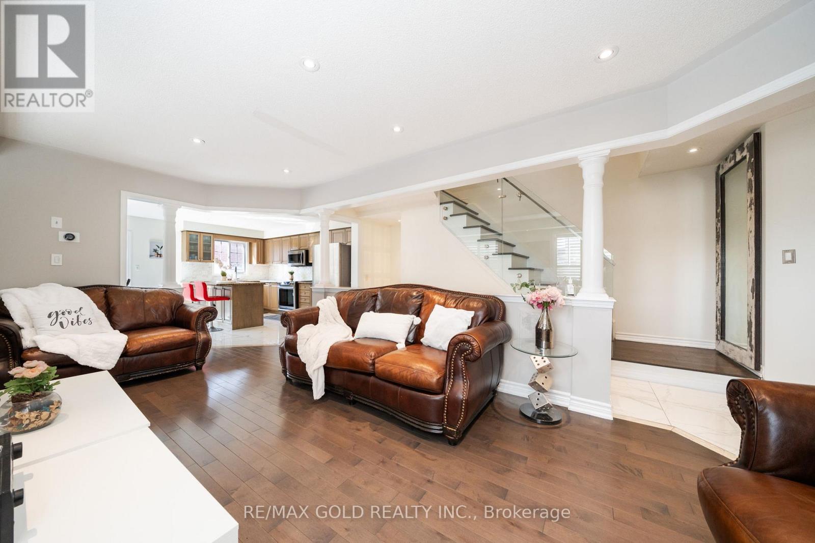19 SPRING VALLEY COURT - 11