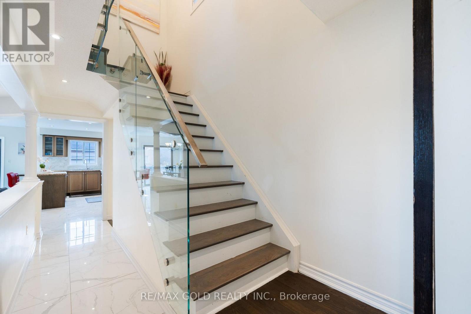 19 SPRING VALLEY COURT - 17