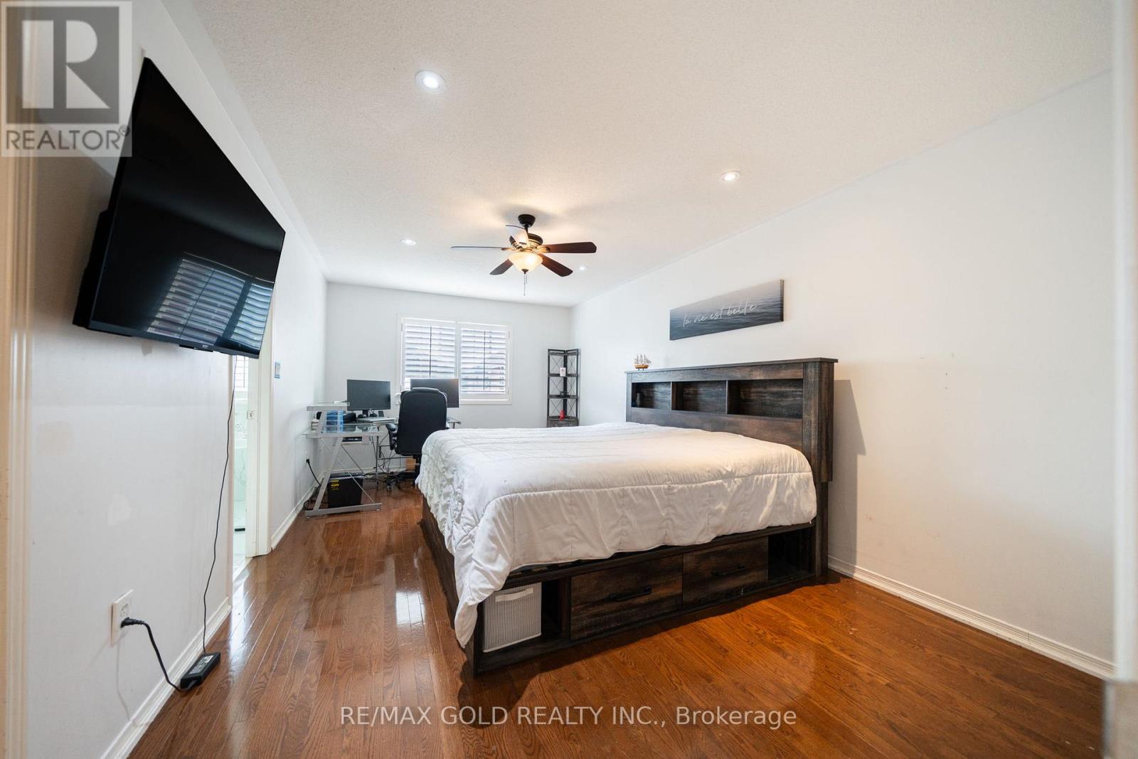 19 SPRING VALLEY COURT - 19