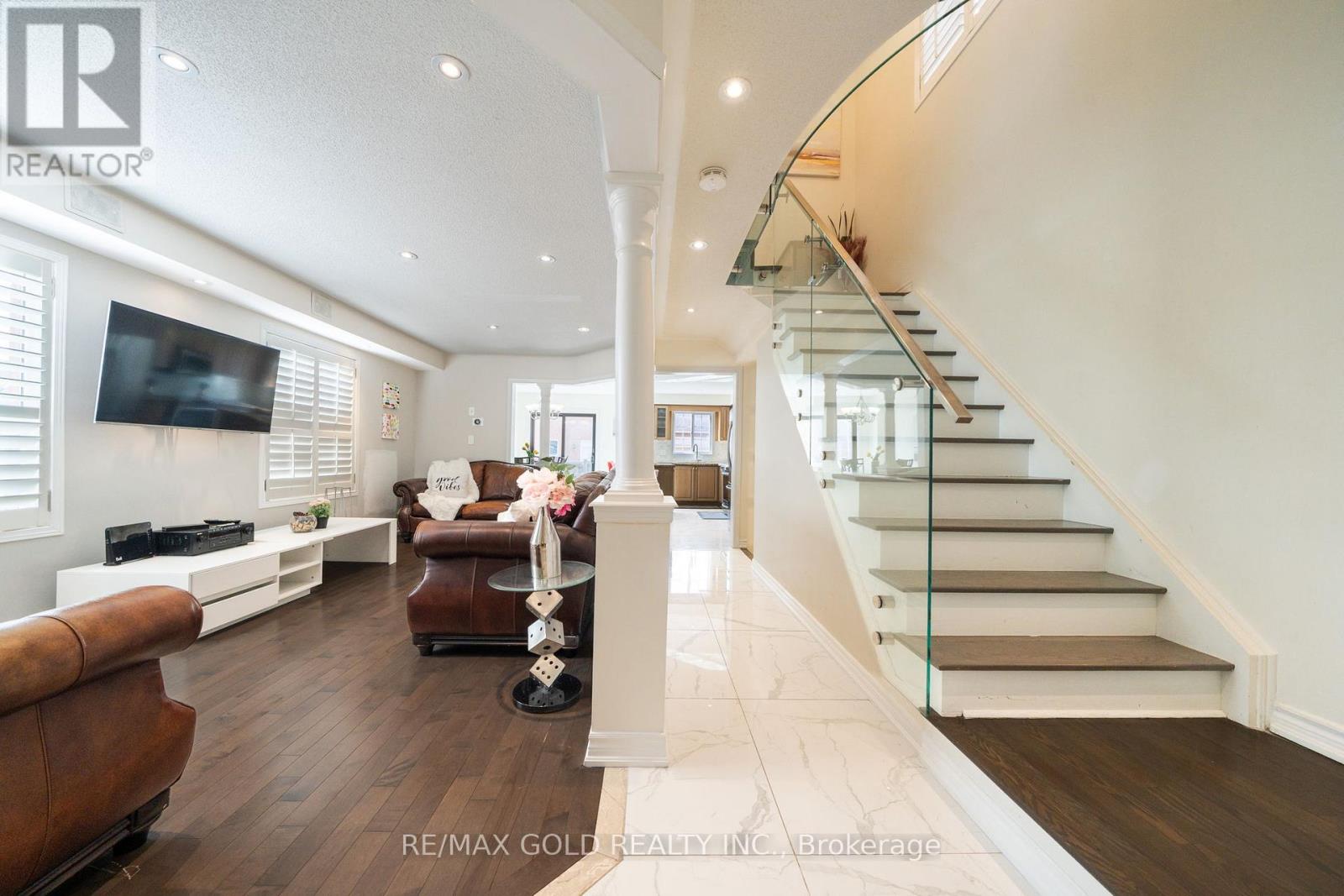 19 SPRING VALLEY COURT - 16