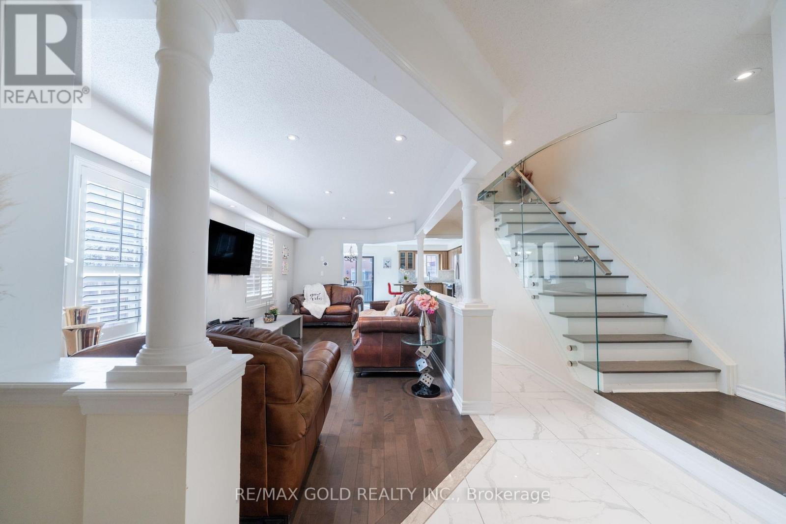 19 SPRING VALLEY COURT - 7
