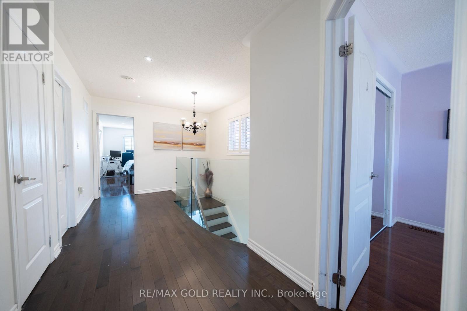 19 SPRING VALLEY COURT - 18
