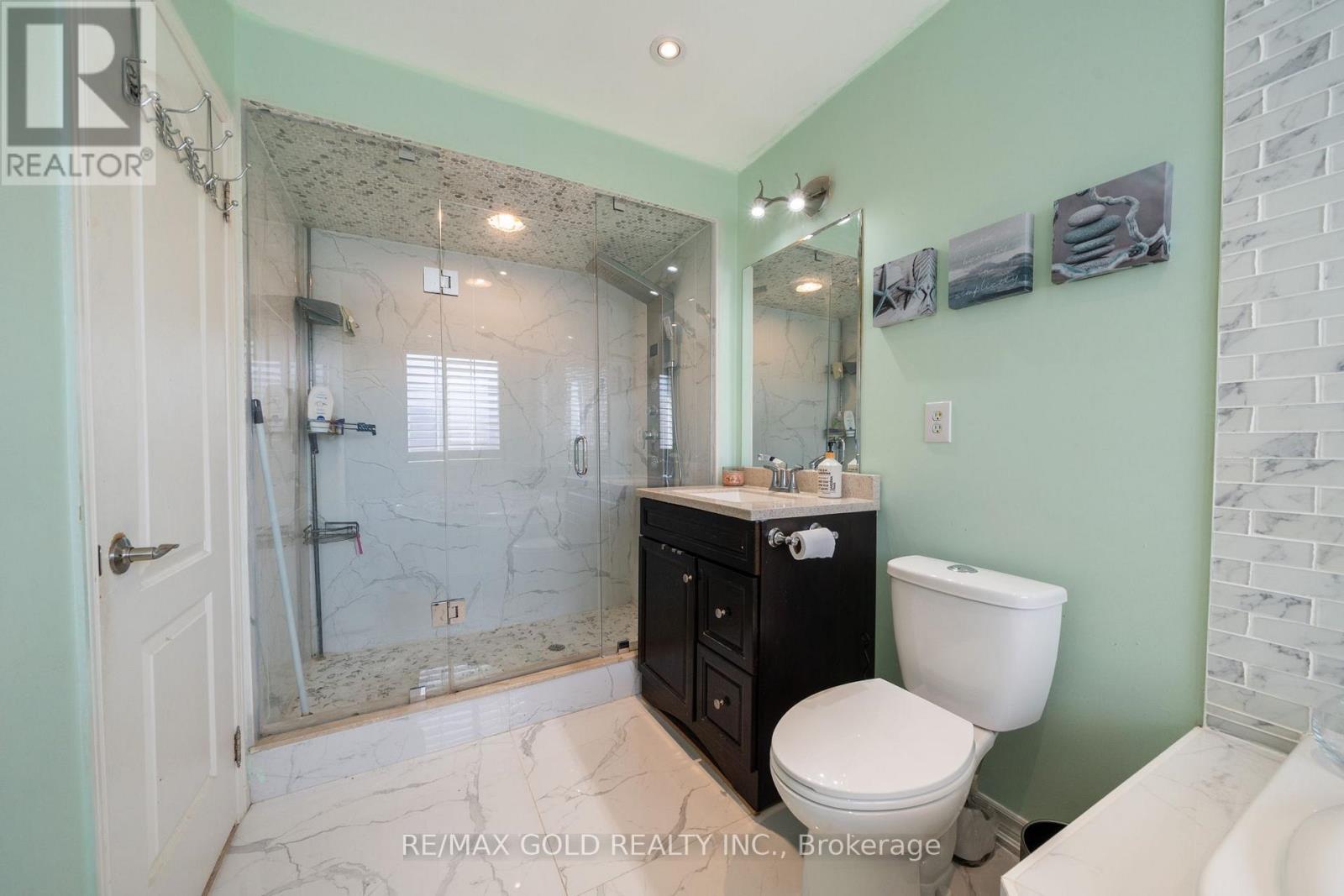 19 SPRING VALLEY COURT - 23