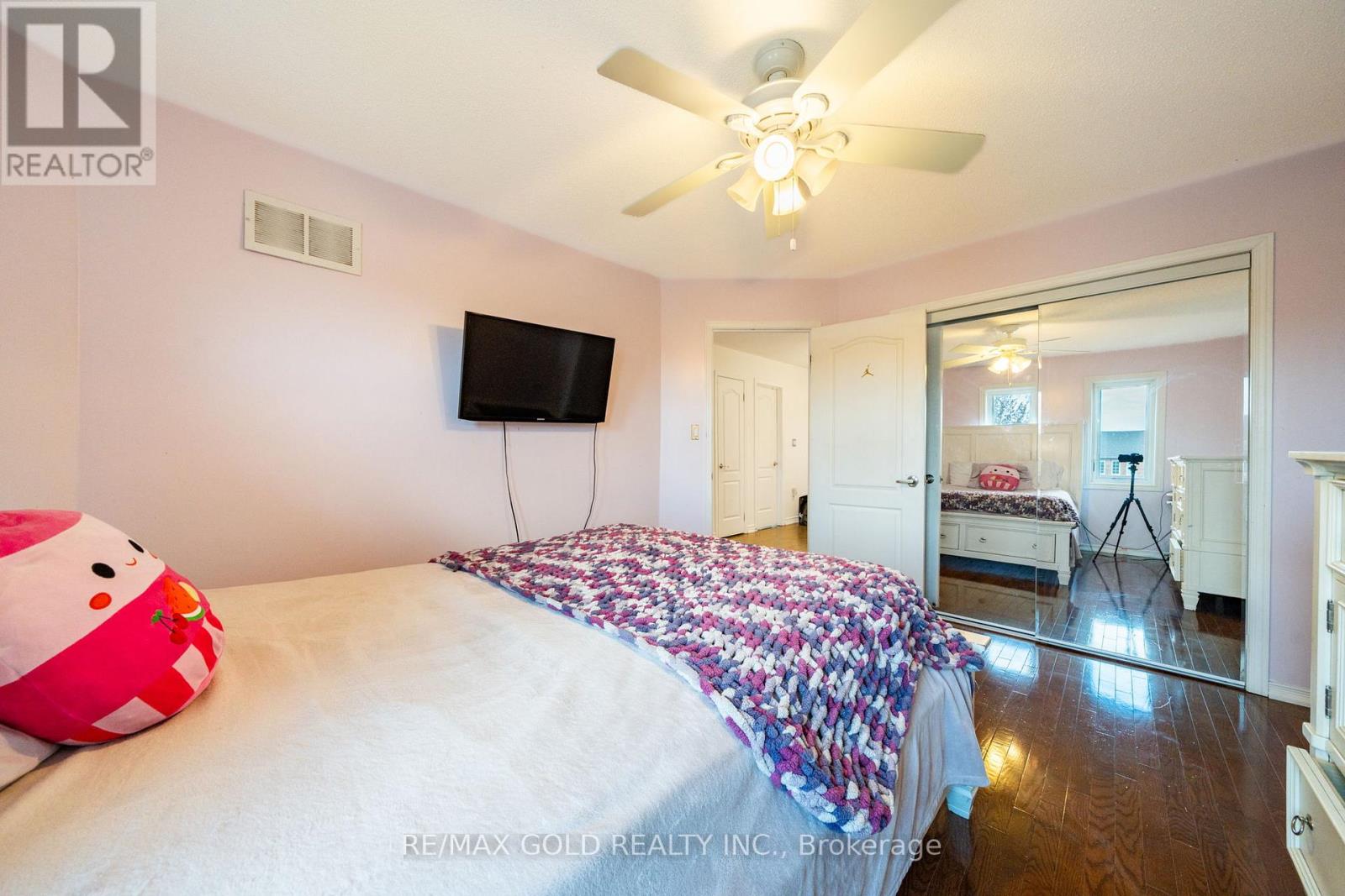 19 SPRING VALLEY COURT - 27