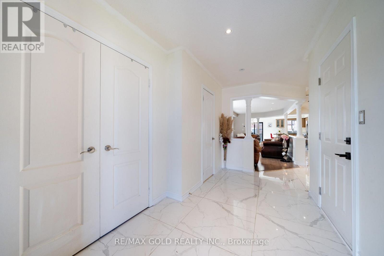19 SPRING VALLEY COURT - 5