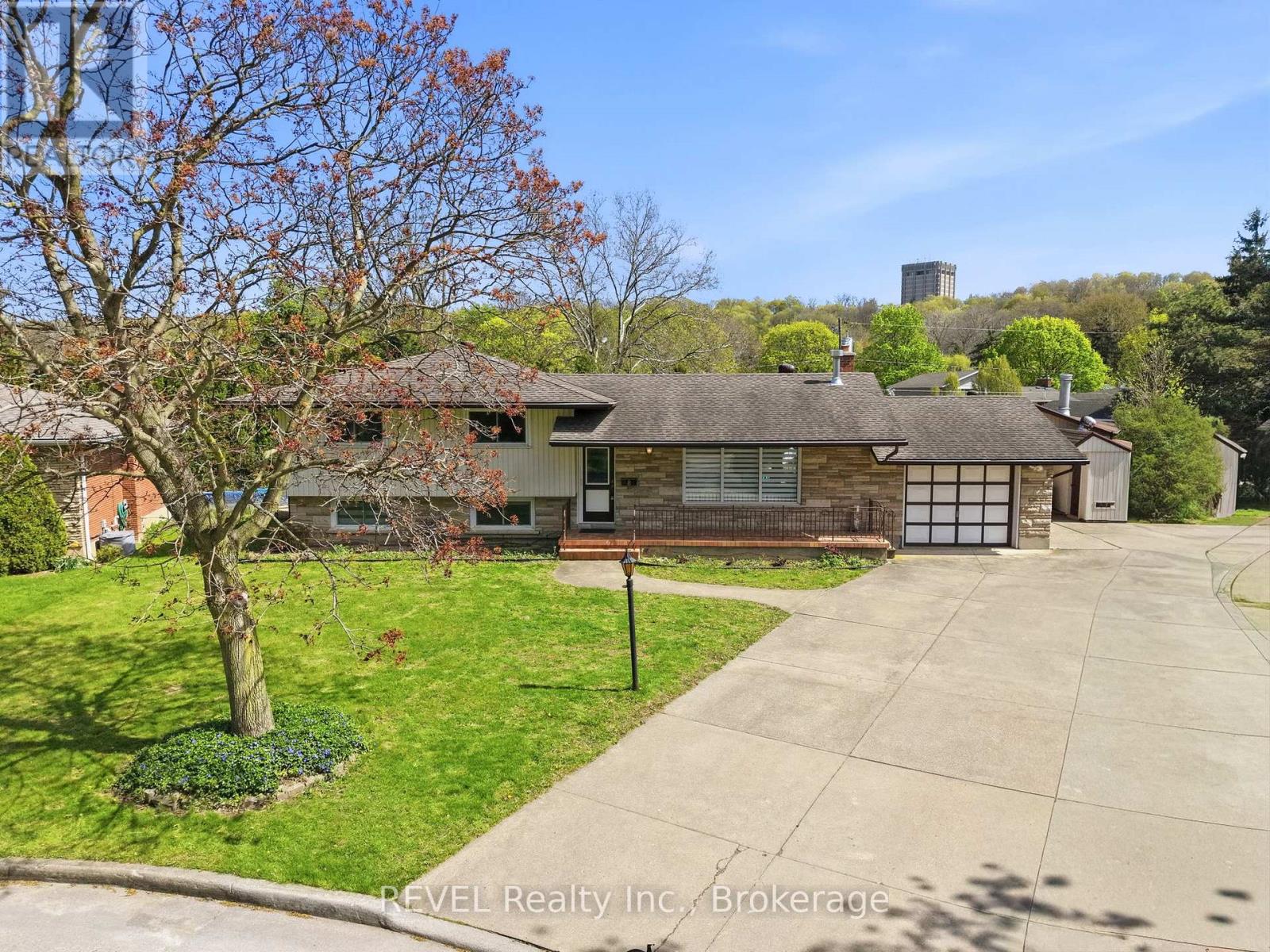 8 FERNWOOD TERRACE - 1