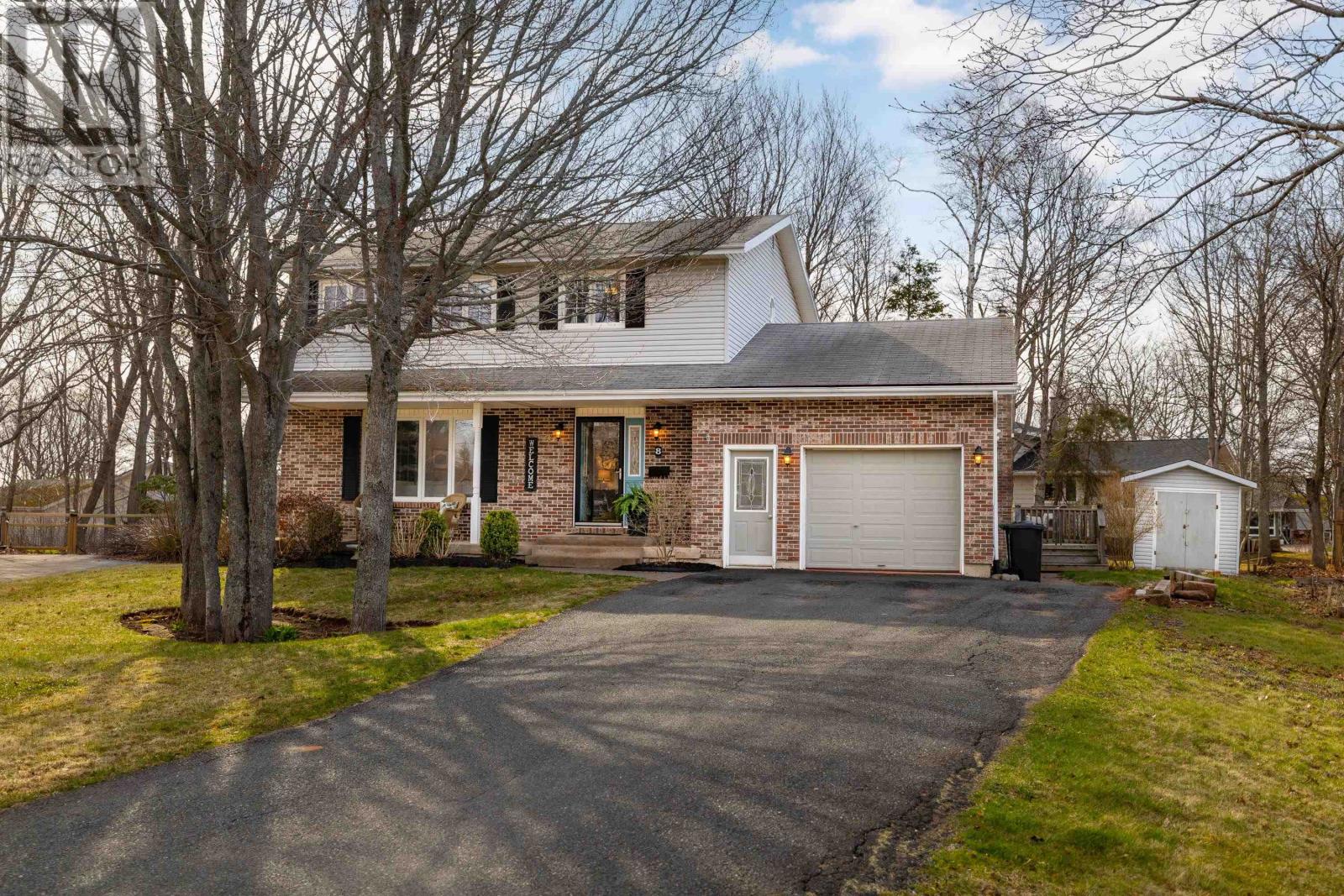 8 MacMillan Crescent - 1