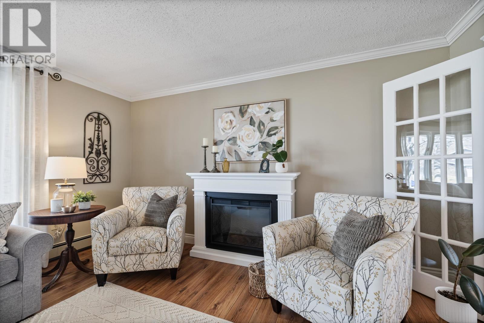 8 MacMillan Crescent - 11