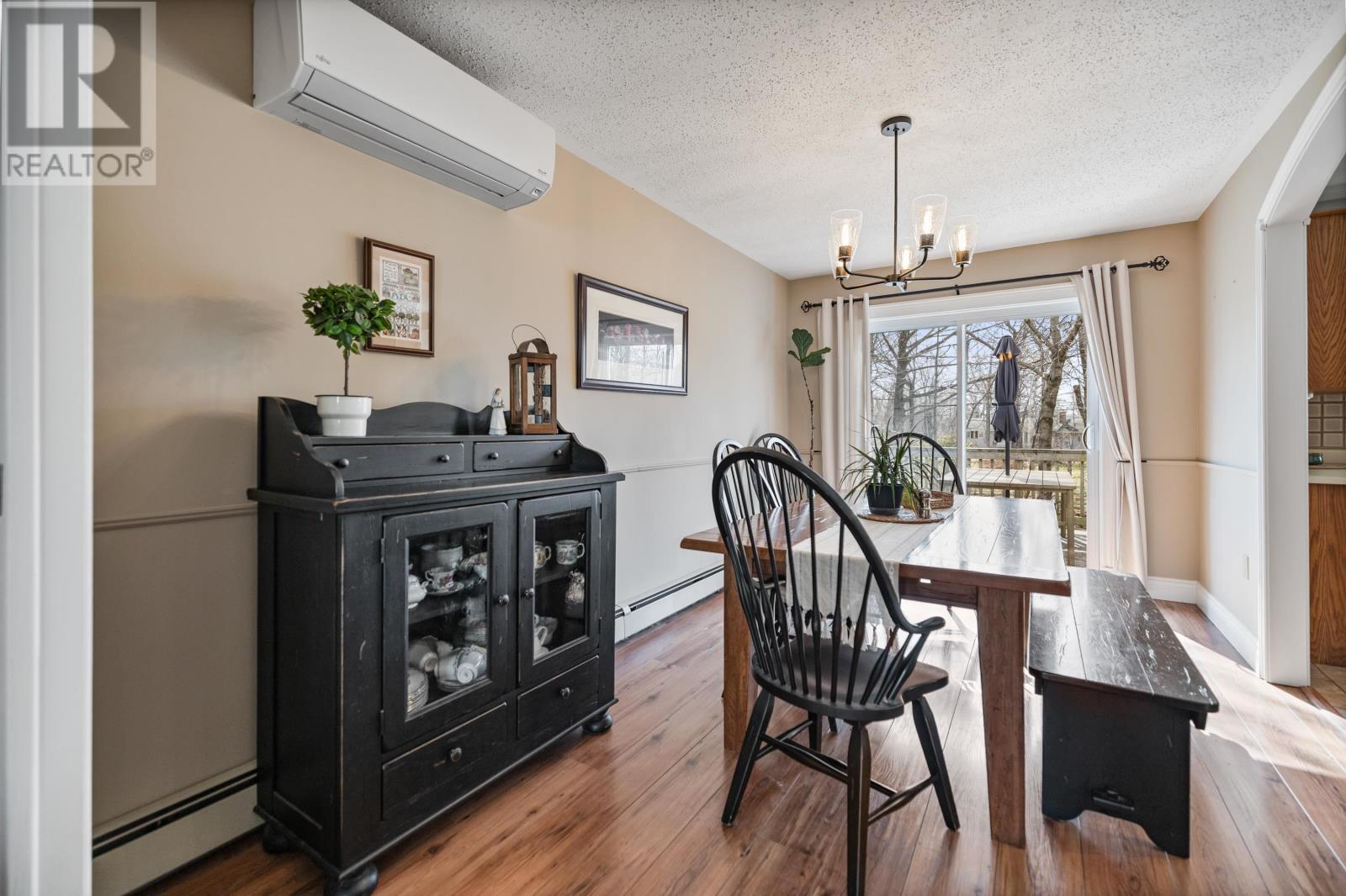 8 MacMillan Crescent - 12