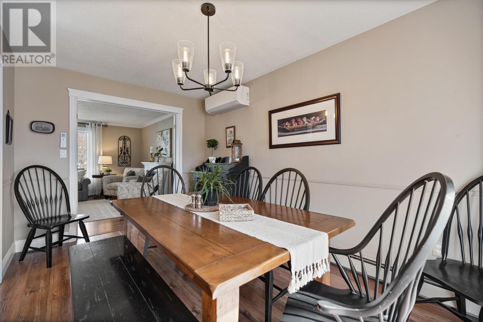 8 MacMillan Crescent - 13