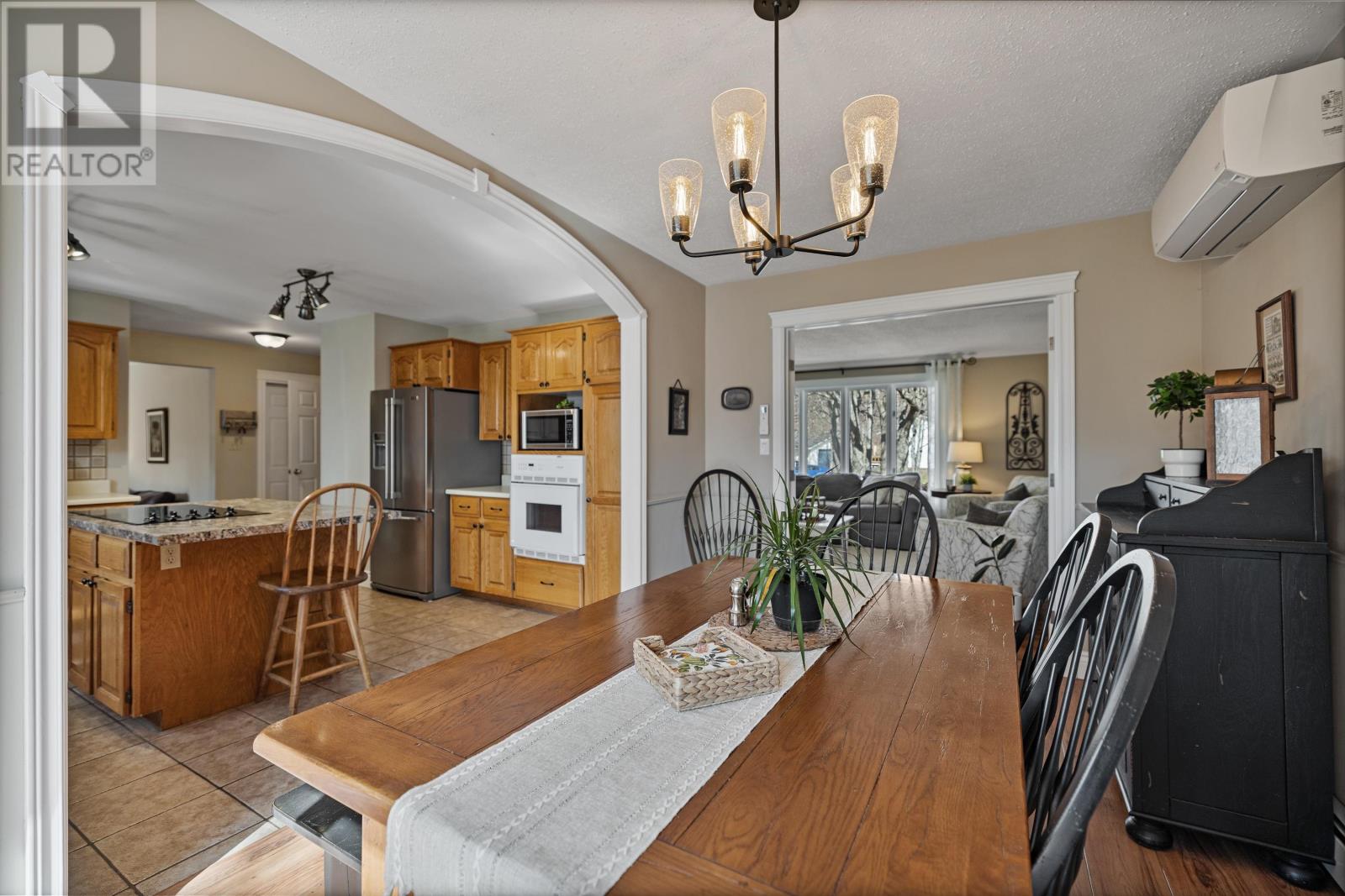 8 MacMillan Crescent - 14
