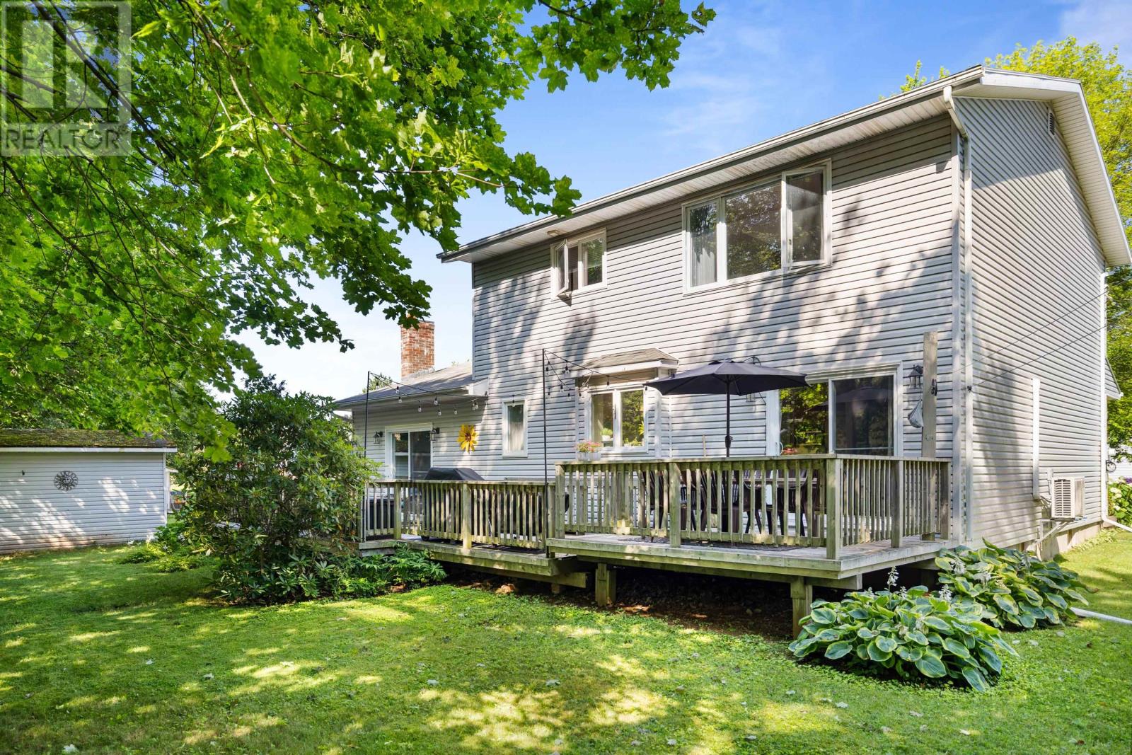 8 MacMillan Crescent - 2