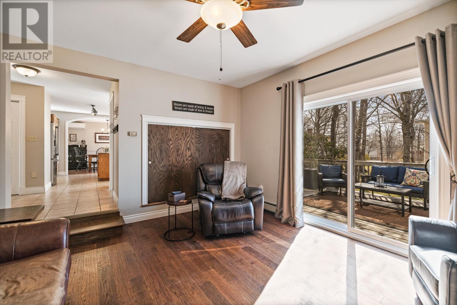 8 MacMillan Crescent - 24