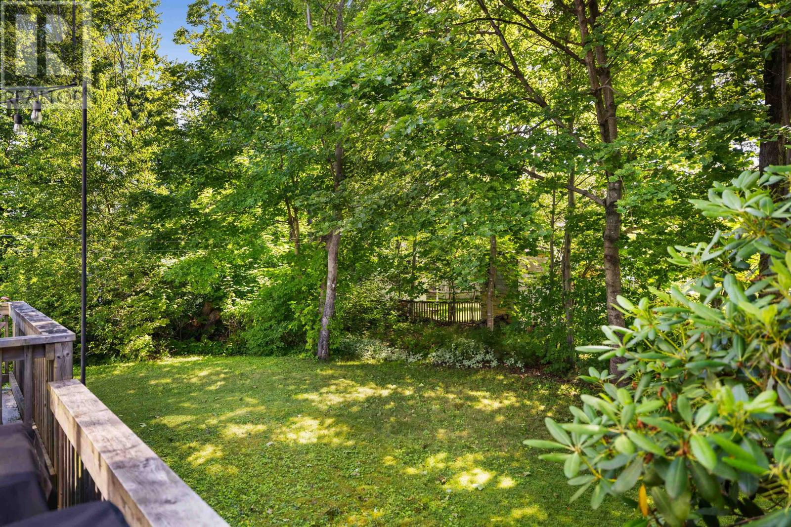 8 MacMillan Crescent - 46