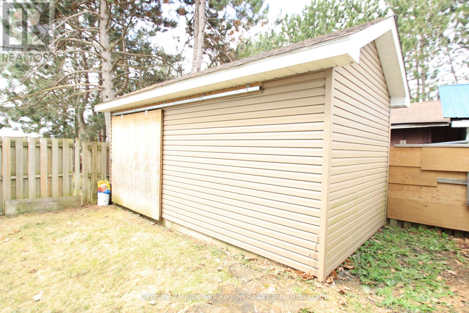 127 BENNETT STREET - 35