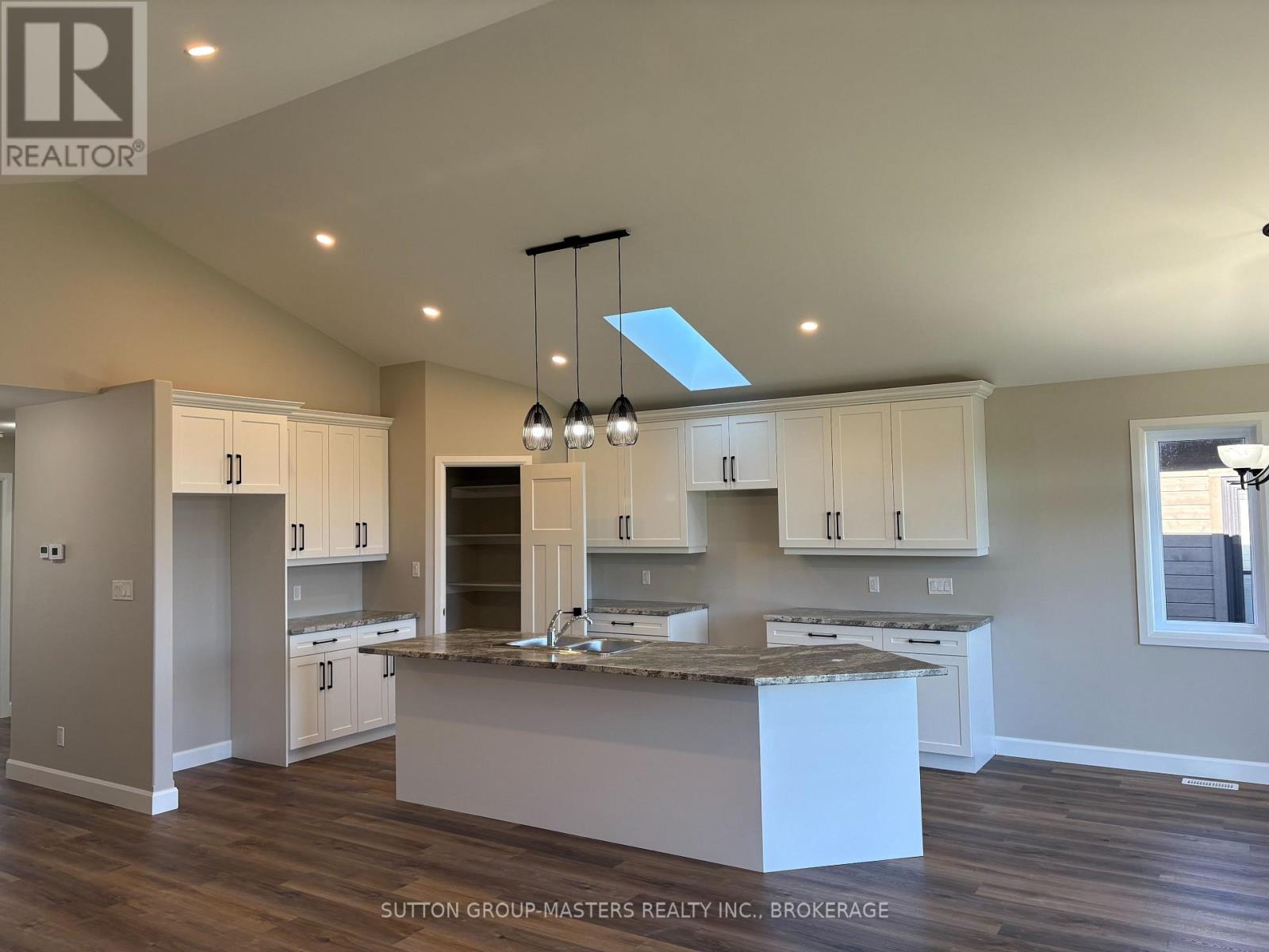812 WINDERMERE DRIVE - 2