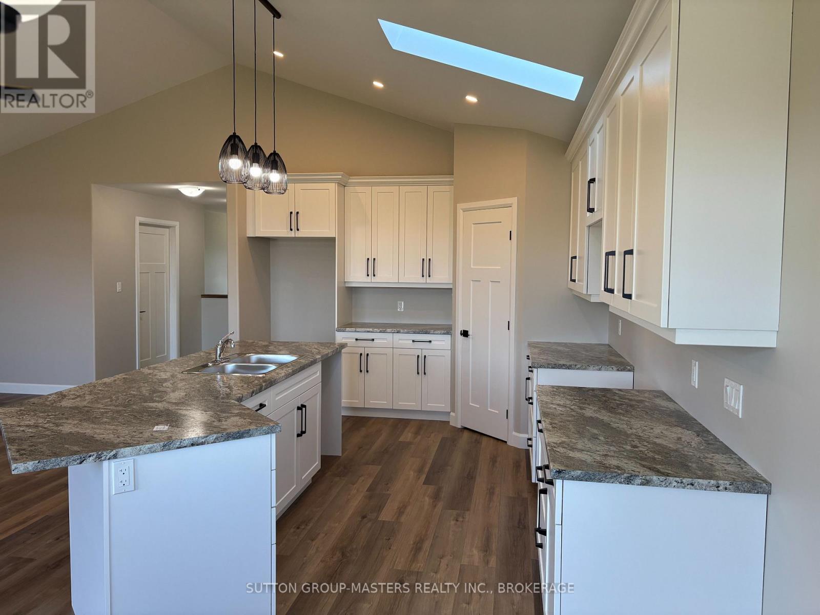812 WINDERMERE DRIVE - Image 4